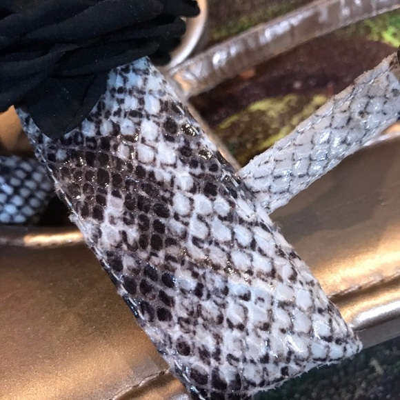 ▪️BCBGeneration Snakeskin Flip Flops with Straps - Picture 4 of 9